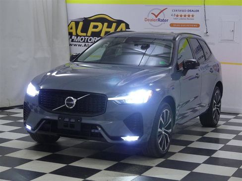 Used 2023 Volvo XC60 B5 Plus w/ Climate Package image 4
