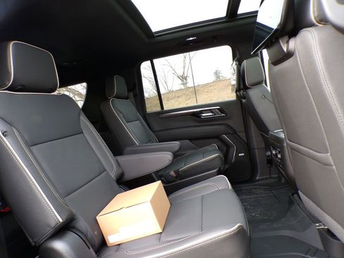 New 2026 Chevrolet Suburban Premier AWD/4WD image 22