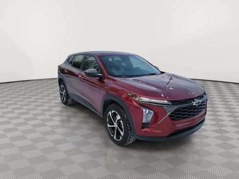 Used 2024 Chevrolet Trax RS image 2