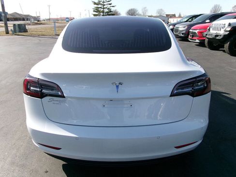 Used 2018 Tesla Model 3 Mid Range image 5