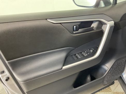 Used 2022 Toyota RAV4 LE AWD/4WD image 16
