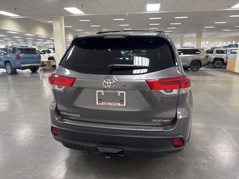 Used 2019 Toyota Highlander XLE image 6