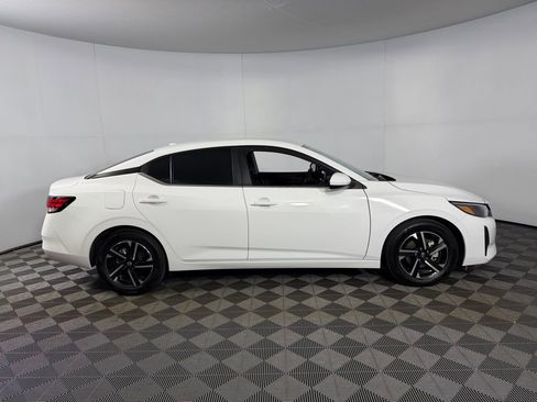 Used 2025 Nissan Sentra SV FWD image 4