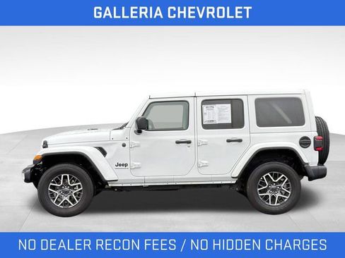 Used 2025 Jeep Wrangler Unlimited Sahara AWD/4WD image 4