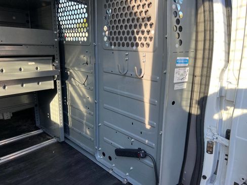 Used 2014 Chevrolet Express 2500 image 24