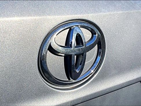 Used 2023 Toyota Highlander XLE image 30