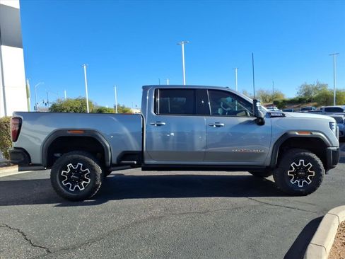 Used 2024 GMC Sierra 2500 AT4X image 4