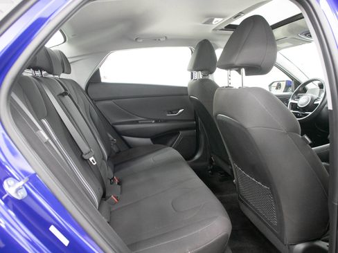 Used 2025 Hyundai Elantra SEL FWD image 12