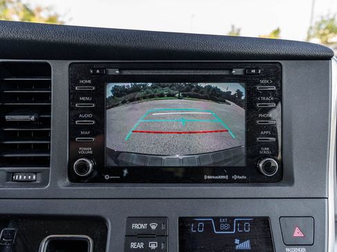 Used 2019 Toyota Sienna LE FWD image 34