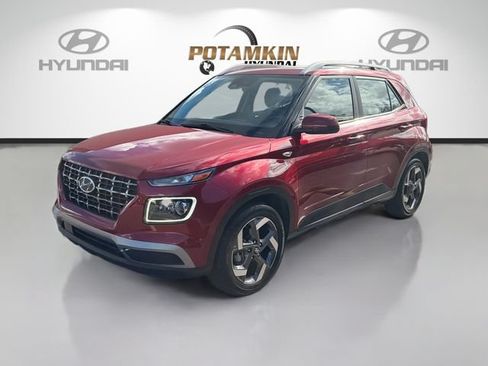 Used 2024 Hyundai Venue Limited FWD image 1