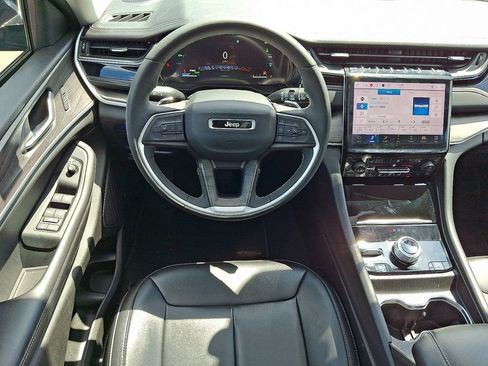 Used 2023 Jeep Grand Cherokee 4WD 4xe image 12