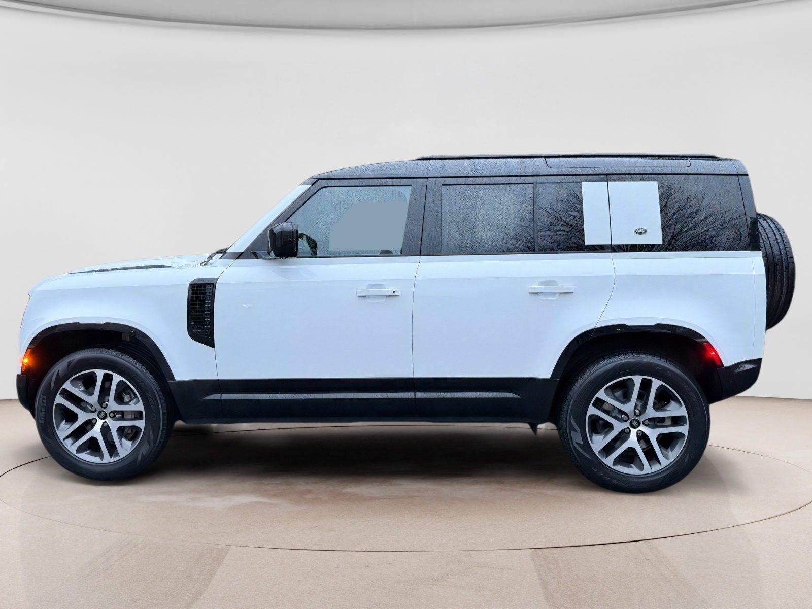 Used 2023 Land Rover Defender 110 X-Dynamic SE AWD/4WD image 2
