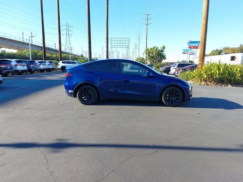 Used 2021 Tesla Model Y Long Range image 8