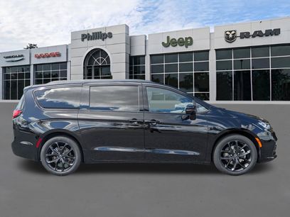 New 2026 Chrysler Pacifica Limited