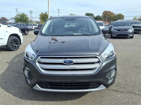 Used 2019 Ford Escape SE image 2
