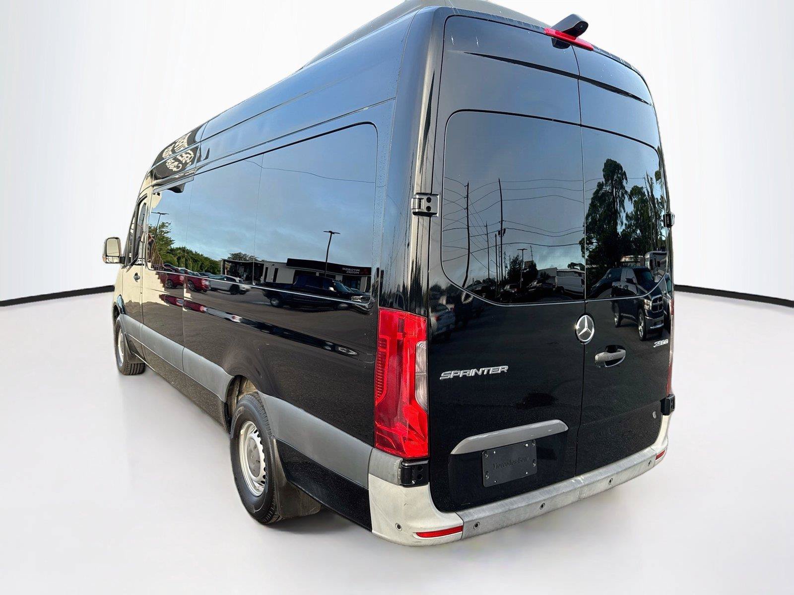 Used 2022 Mercedes-Benz Sprinter 2500 image 3