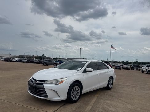 Used 2017 Toyota Camry SE FWD image 10