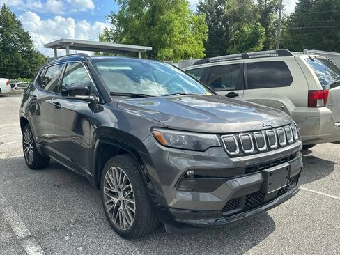 Used 2022 Jeep Compass Limited w/ Elite Group AWD/4WD image 4