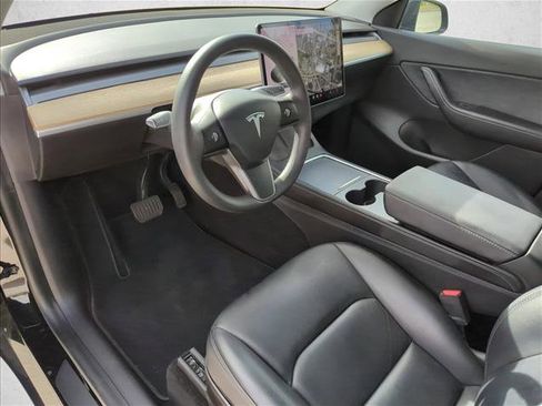Used 2021 Tesla Model Y Long Range image 9
