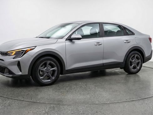 Used 2025 Kia K4 LXS image 3