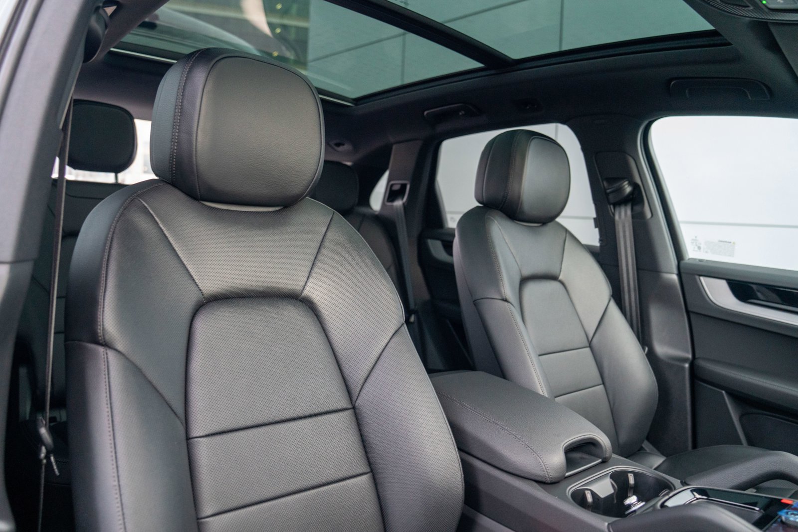 Certified 2026 Porsche Cayenne AWD/4WD image 25
