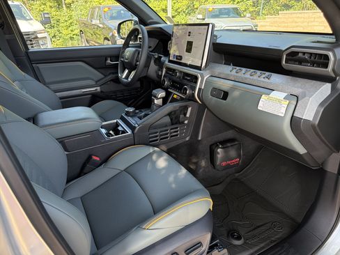 Used 2025 Toyota Tacoma 4x4 Double Cab Hybrid image 12
