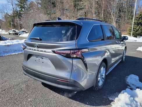 New 2026 Toyota Sienna XLE AWD/4WD image 3