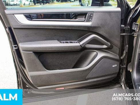 Used 2024 Porsche Cayenne S image 41