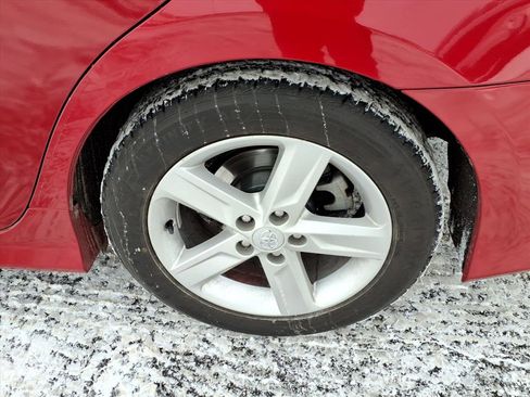 Used 2014 Toyota Camry L image 12