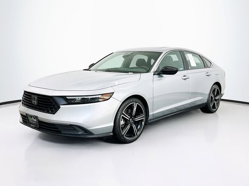 Used 2023 Honda Accord Sport image 3