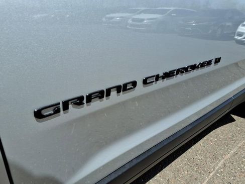 Certified 2025 Jeep Grand Cherokee Altitude AWD/4WD image 10