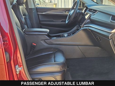 Used 2023 Jeep Grand Cherokee L Limited w/ Black Appearance Package image 31