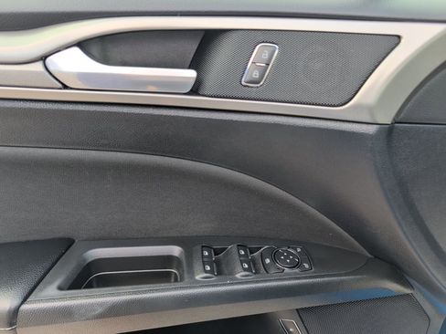 Used 2019 Ford Fusion SE image 10