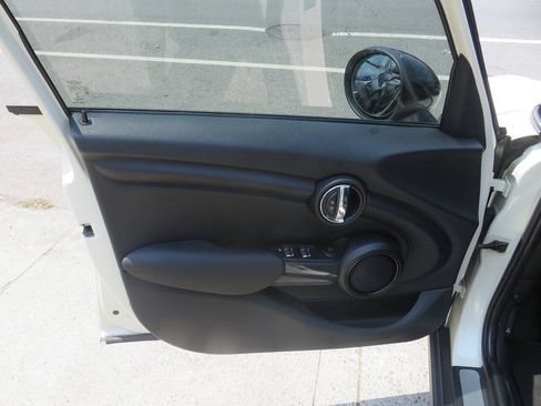 Used 2019 MINI Cooper 4-Door Hardtop w/ Signature Upholstery Package FWD image 27