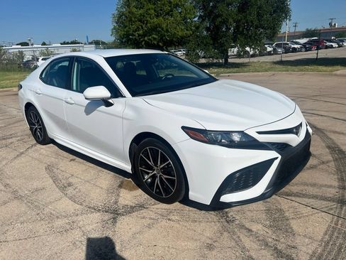 Used 2024 Toyota Camry SE FWD image 17