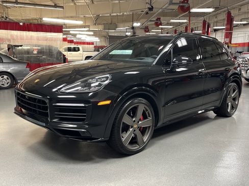 Used 2023 Porsche Cayenne GTS image 5