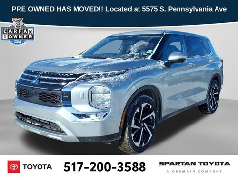 Used 2024 Mitsubishi Outlander SE image 1