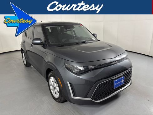 Used 2023 Kia Soul LX w/ LX Technology Package FWD image 1