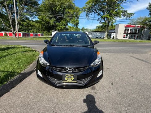 Used 2011 Hyundai Elantra Limited w/ Premium Pkg 5 FWD image 8