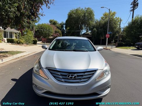 Used 2011 Hyundai Sonata SE FWD image 2