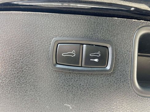 Used 2020 Porsche Macan AWD/4WD image 9