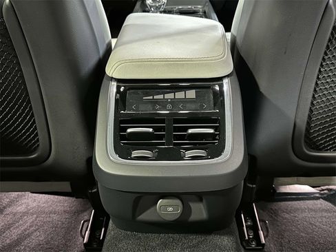 Used 2024 Volvo V60 B5 Cross Country Ultimate image 17