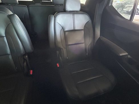 Used 2023 Chevrolet Traverse RS FWD image 14