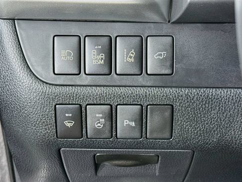 Used 2015 Toyota Highlander Limited Platinum AWD/4WD image 21