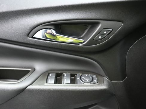 Used 2024 Chevrolet Equinox LT image 29