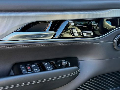 Used 2022 Jeep Grand Wagoneer Series I image 24