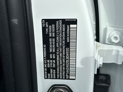 Used 2025 Porsche Macan image 46