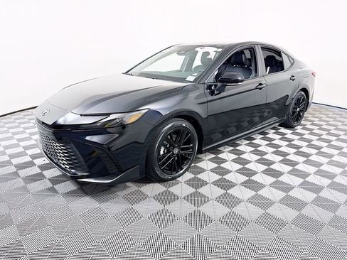 Certified 2025 Toyota Camry SE image 3