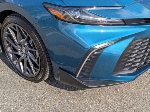 Used 2025 Toyota Camry SE w/ Convenience Package image 2