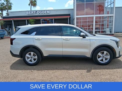 Used 2026 Kia Sorento LX FWD image 4